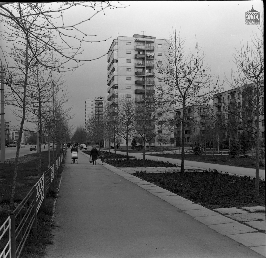 Проспект Генерала Острякова. Второй микрорайон Куликова поля 1981 г. Фото А. Баженова. Joy352x-uwWTBw_l80dRNulboMTWpZ2Blb9374lsHXkcgzHmQDS3-MGX825Pl0NmyCFC-1IT-pvqRv4HXMiA8yqn.jpg