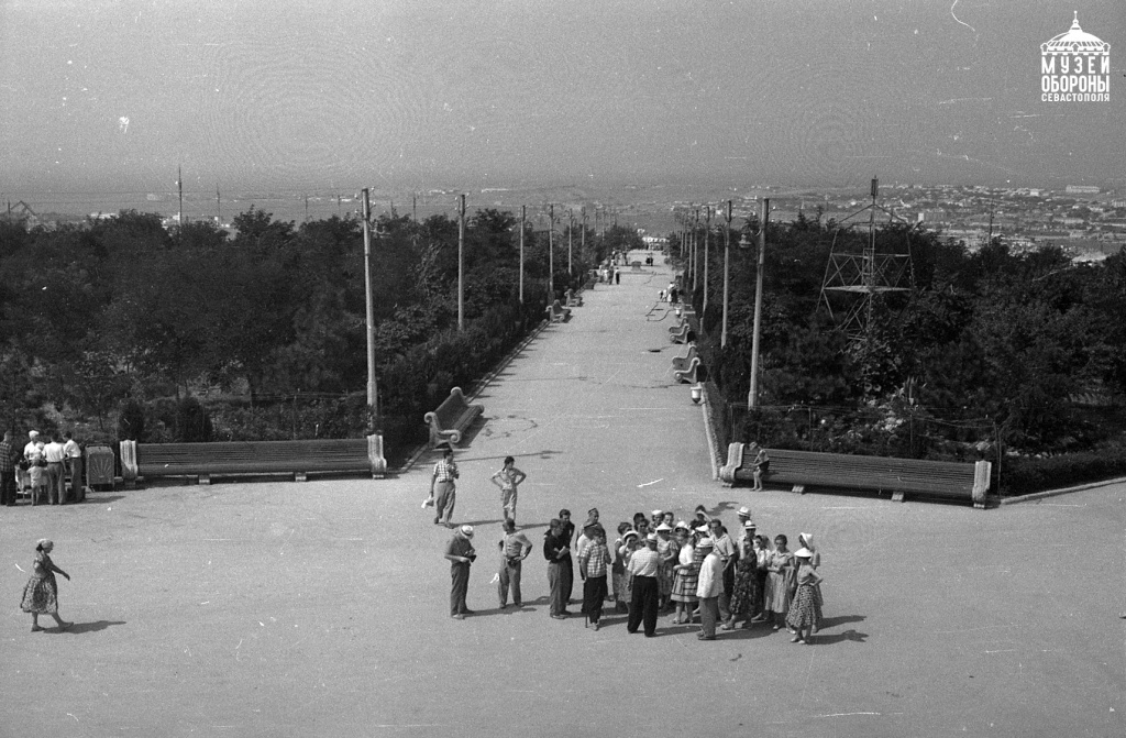 3.Малахов курган. Центральная аллея. 1960-е годы. Фото Муравьёва С. И..jpg