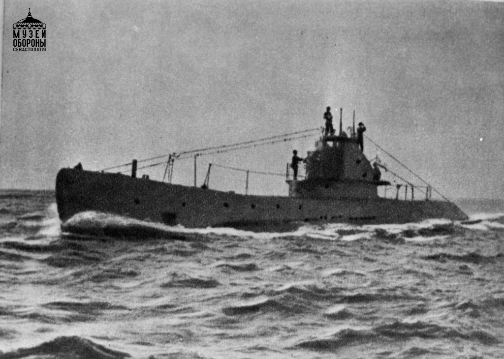 Подводная лодка типа Щ в учебном походе. 1939 г. Фото из фондов Музея обороны Севастополя.jpg Подводная лодка типа Щ в учебном походе. 1939 г. Фото из фондов Музея обороны Севастополя.jpg