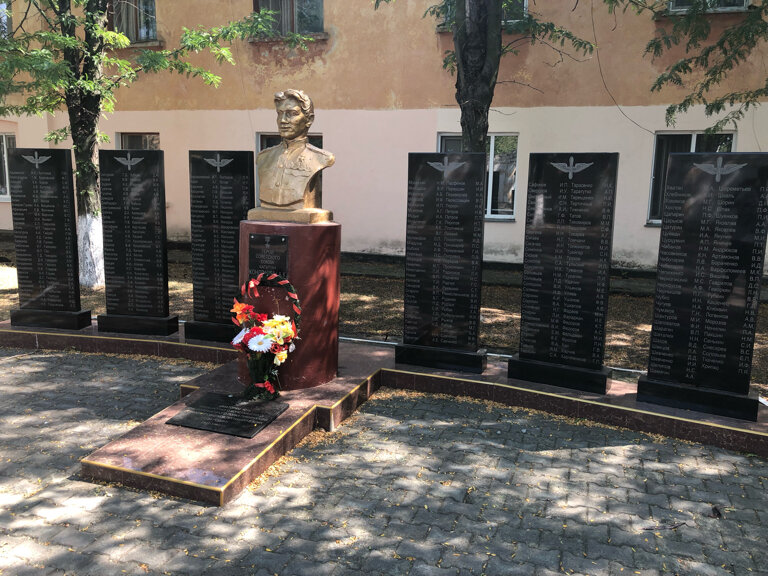 Мемориал пгт. Октябрьское, Республика Крым Мемориал пгт. Октябрьское, Республика Крым