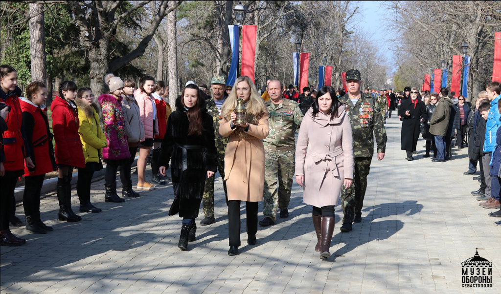 6.Торжественное мероприятие на Малаховом кургане в честь зажжения вечного огня 21.02.2018 г..jpg
