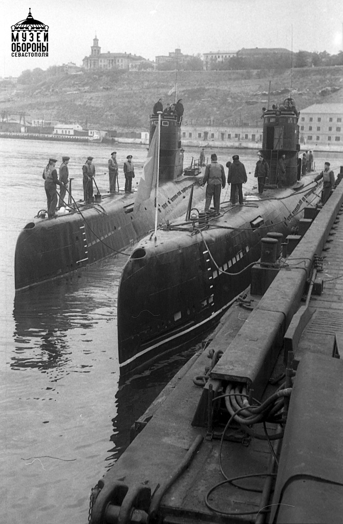 Подводные лодки 613-го проекта ЧФ. 1970-е гг. Фото из фондов Музея обороны Севастополя.jpg Подводные лодки 613-го проекта ЧФ. 1970-е гг. Фото из фондов Музея обороны Севастополя.jpg