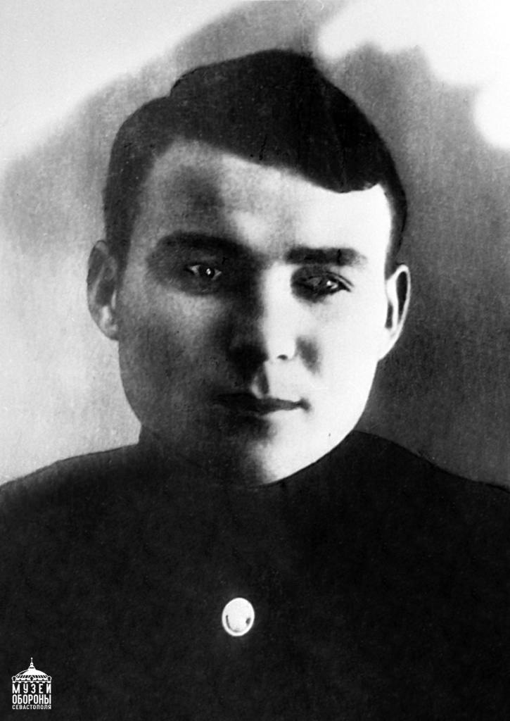 Ст. лейтенант И.И. Заика, командир 54-й береговой батареи 1-го отд. артдивизиона Береговой обороны Главной базы ЧФ. 1941 г. eIRt4_qFvPCXi4aMs7B2CaHn8M0eg8hFSzy2RPc0T89E8QrQY_DS-Z4pL2e9Li2AflsSxTu2JAjJ2M-ct-XXZagF.jpg